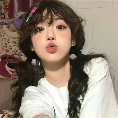 德宏伴游女生卞寄蕾的资料